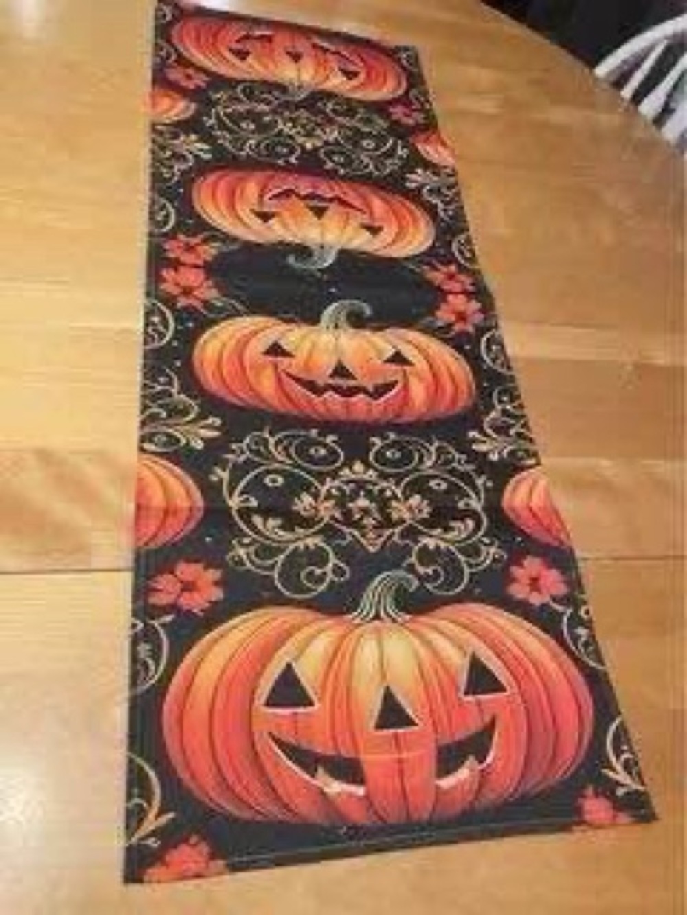 HALLOWEEN WOVEN TABLE RUNNER - Picture 2 of 9